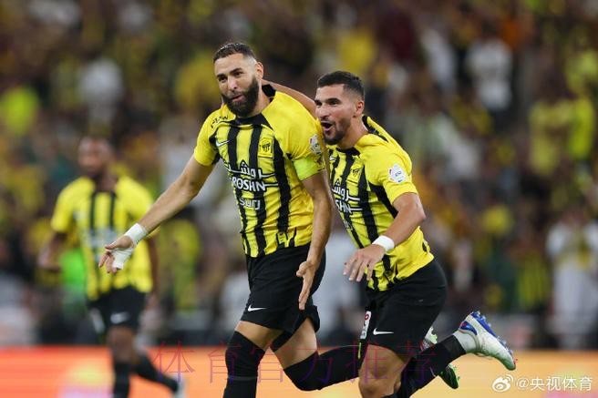 阿斯：本泽马只差3球成为皇马历史第二射手